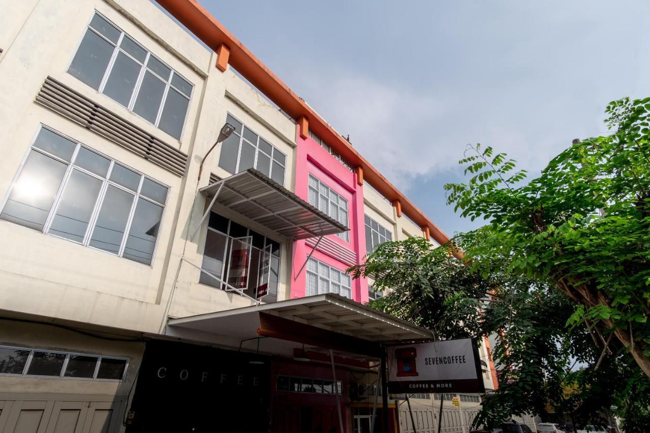 Oyo 1557 Bungas Guest House Medan Exterior photo
